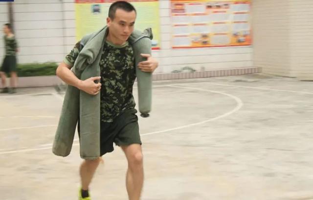 这个小女孩长大了，曾经发生在她身上的故事仍然让人泪目休闲区蓝鸢梦想 - Www.slyday.coM