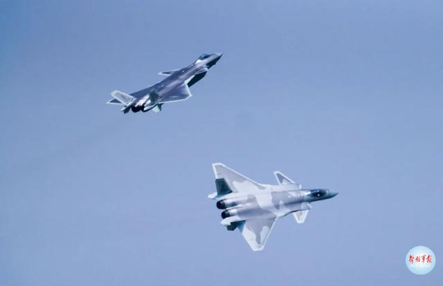 惊艳亮相换装国产发动机的歼-20战机在第十三届中国国际航空航天博览