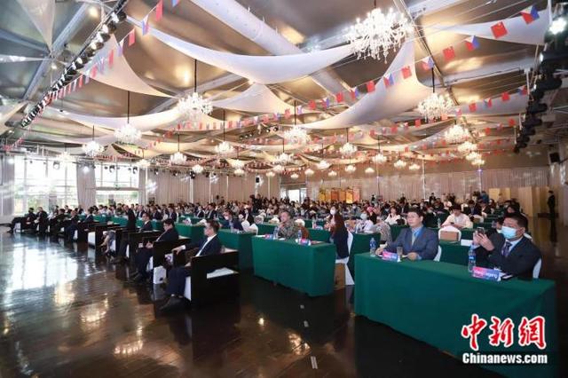 第四届进博会期间，中国银行马尼拉分行与菲律宾贸易和工业部合作，在上海举行菲律宾投资论坛，向来自张江高科技园区集团的200多家公司的与会者推介菲律宾。 中国银行马尼拉分行供图