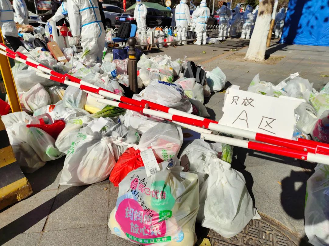 探访海淀中风险小区：封闭区域快递、外卖订单暴增休闲区蓝鸢梦想 - Www.slyday.coM