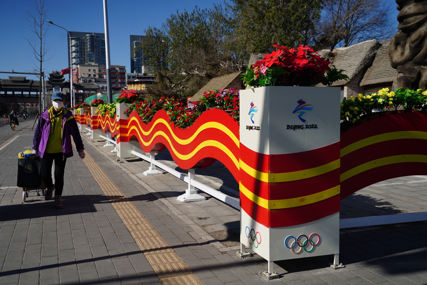 "冬奥元素"扮靓,奥体中路独美