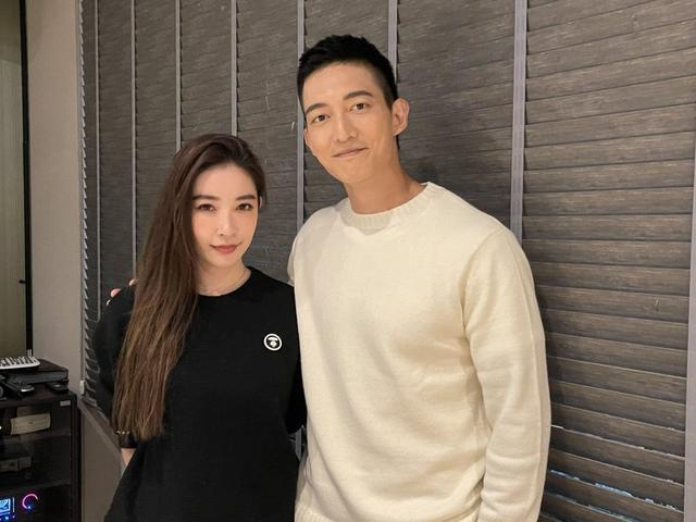 40岁许维恩光棍节结婚与小6岁男友领证郎才女貌获亲友祝福