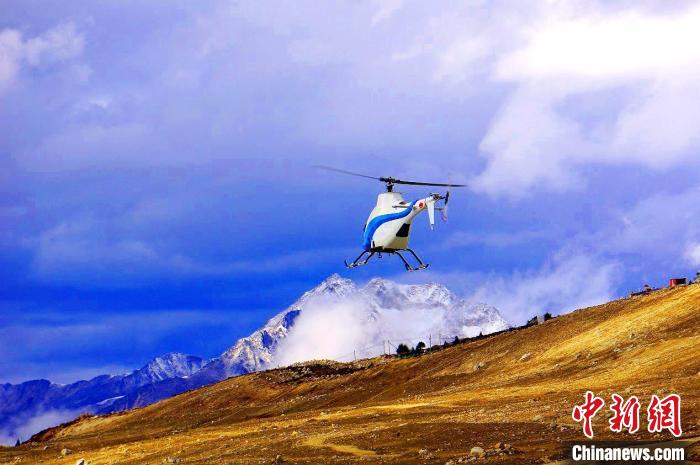 正在高原上试飞的“没羽箭”无人直升机。腾盾科技供图