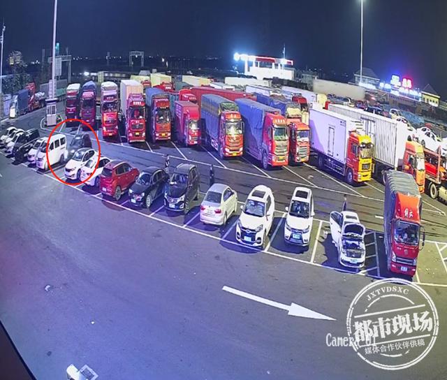 男子上个厕所，自己的保时捷“变成”了东风？视频还原真相休闲区蓝鸢梦想 - Www.slyday.coM