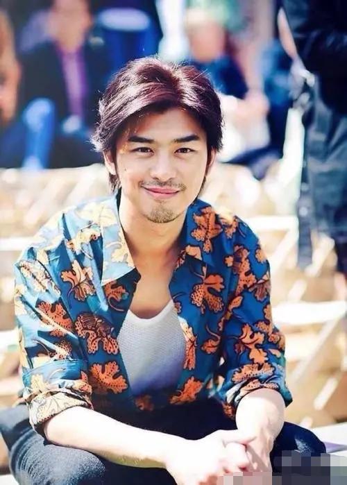 38岁陈柏霖近况曝光深夜醉酒当街跳舞与女友相恋9年未结婚