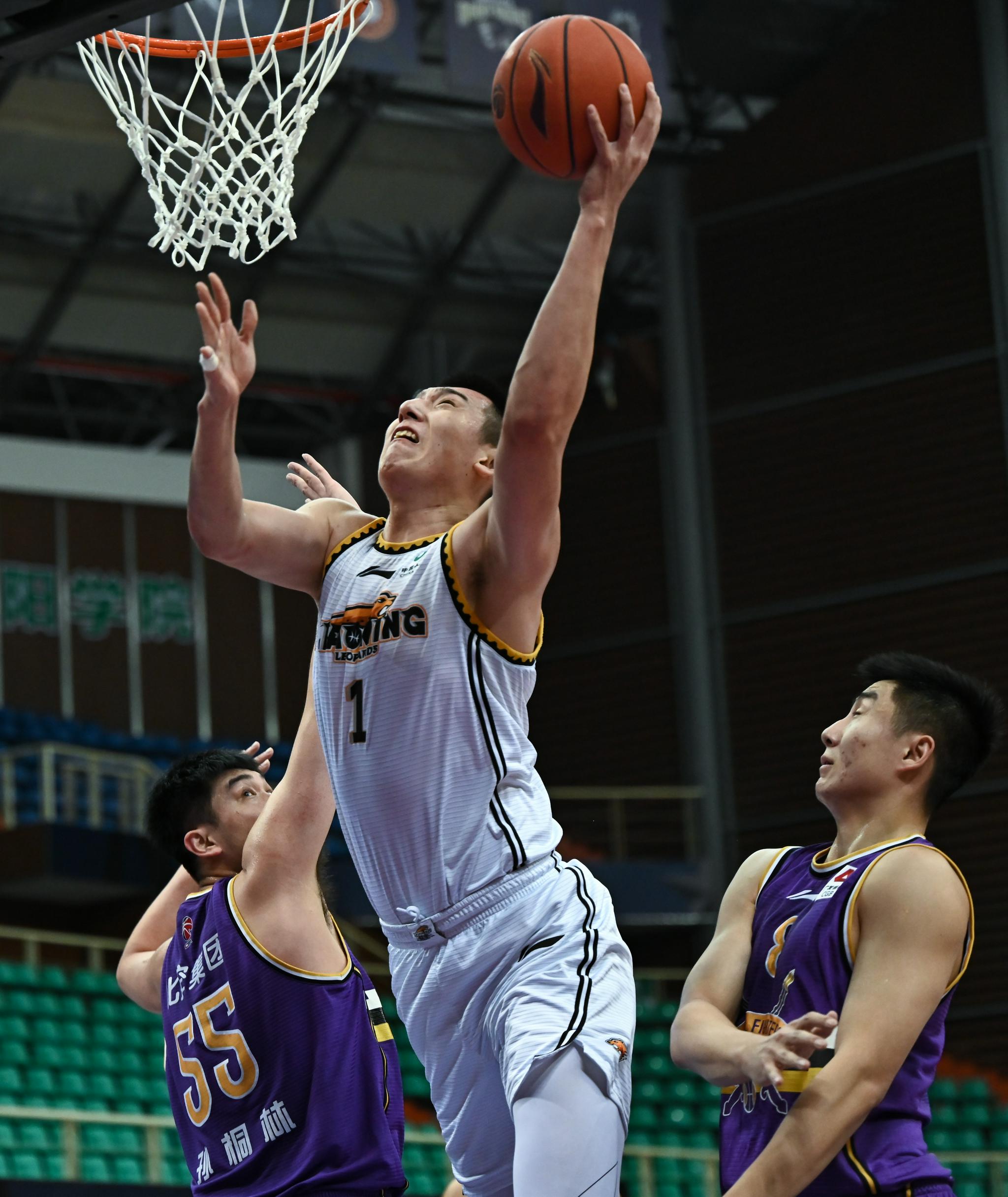 篮球——cba第一阶段:辽宁本钢胜北京控股