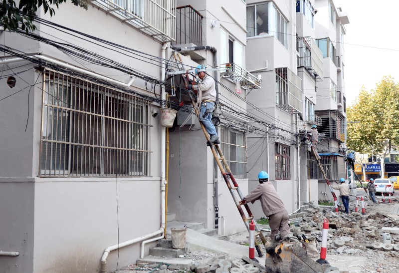 南通海门供电公司实施平行改造根治小区飞线难题