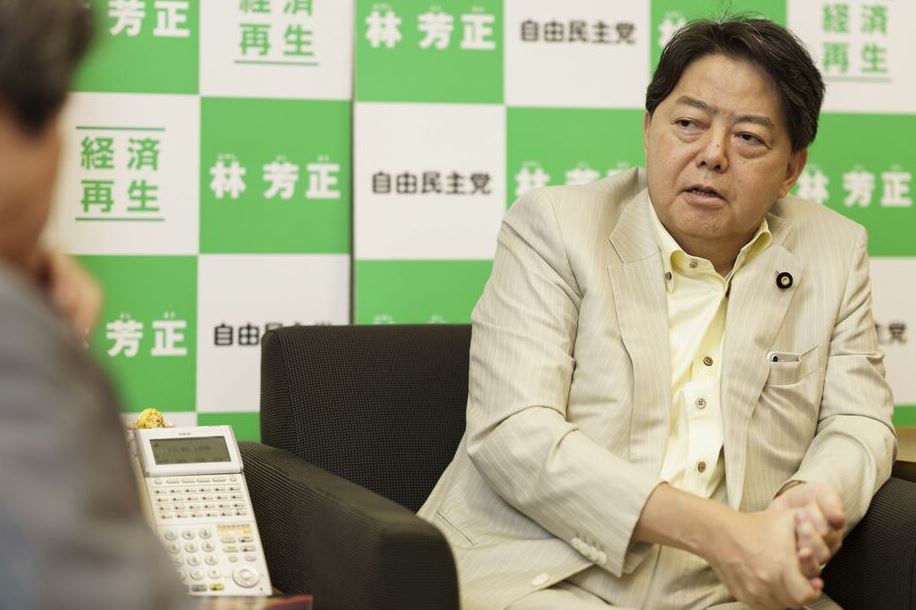 日本新任外相林芳正决定辞去日中友好议员联盟会长避免不必要的误解