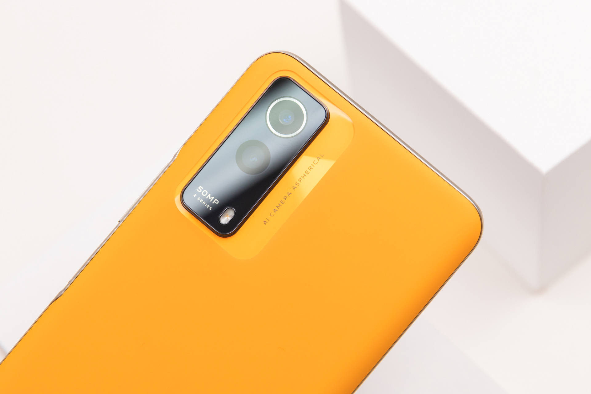 iQOO Z5x砂岩橙图赏：我们对千元机的期待，应该都在它身上了休闲区蓝鸢梦想 - Www.slyday.coM