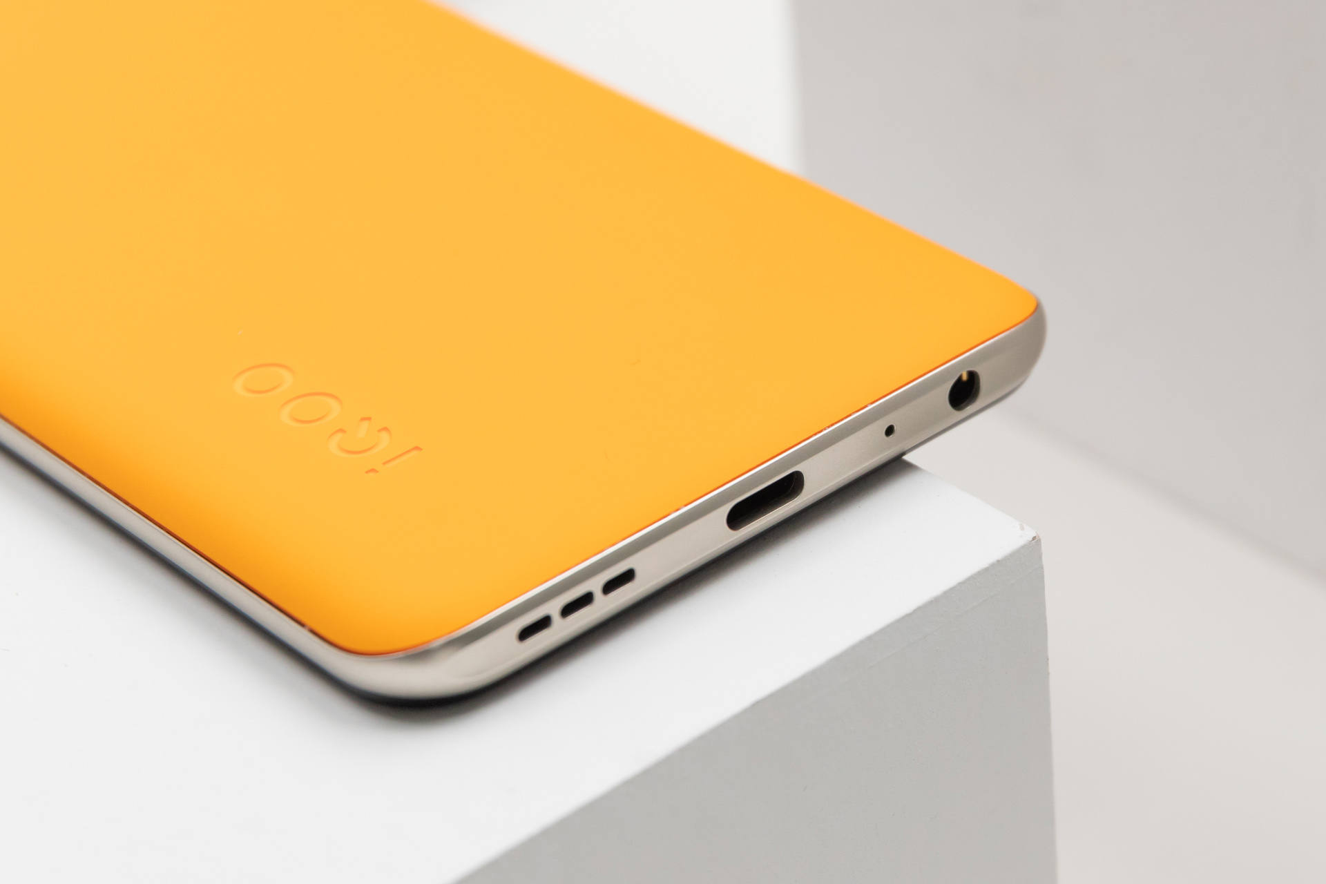 iQOO Z5x砂岩橙图赏：我们对千元机的期待，应该都在它身上了休闲区蓝鸢梦想 - Www.slyday.coM