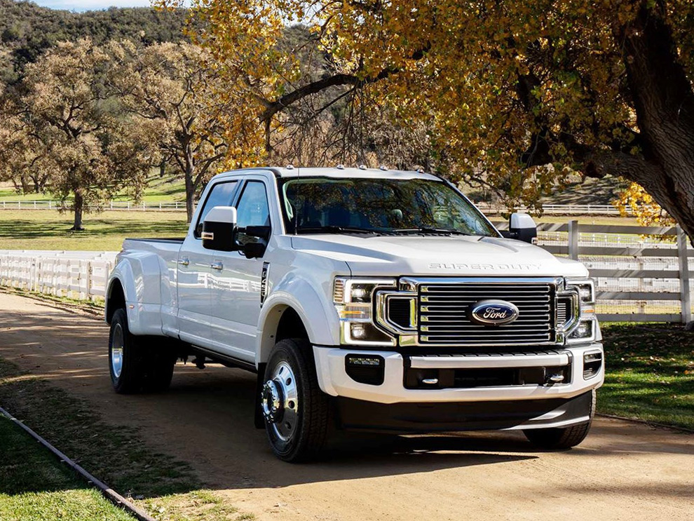 车身变得更加宽大,在气势上不输福特f450这些6轮大皮卡了