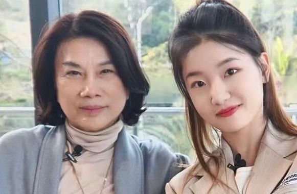 22岁孟羽童成为董明珠秘书,将培养成第二个董明珠,她凭什么?休闲区蓝鸢梦想 - Www.slyday.coM 22岁孟羽童成为董明珠秘书,将培养成第二个董明珠,她凭什么?休闲区蓝鸢梦想 - Www.slyday.coM