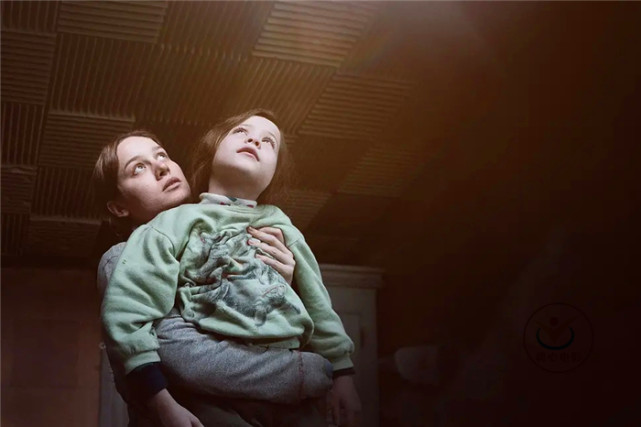 充满自由和希望的电影,《房间》让人揪心,小男孩是真正的主角休闲区蓝鸢梦想 - Www.slyday.coM 充满自由和希望的电影,《房间》让人揪心,小男孩是真正的主角休闲区蓝鸢梦想 - Www.slyday.coM