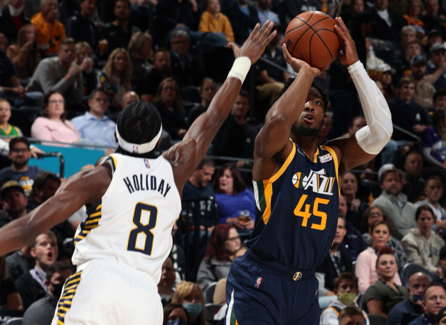 又打架了！戈贝尔和特纳冲突，造成4人被驱逐，看联盟如何处罚休闲区蓝鸢梦想 - Www.slyday.coM