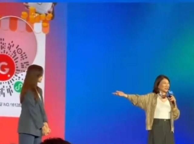 22岁孟羽童成为董明珠秘书,将培养成第二个董明珠,她凭什么?休闲区蓝鸢梦想 - Www.slyday.coM 22岁孟羽童成为董明珠秘书,将培养成第二个董明珠,她凭什么?休闲区蓝鸢梦想 - Www.slyday.coM