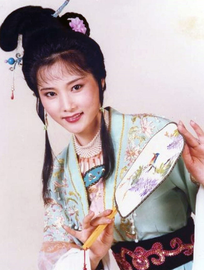 四大名著10位美人,有人一眼万年甘为裙下臣,有人强行颜王难服众