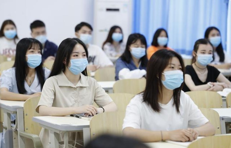 河南高校提前放寒假，学生不愿家长不满，究竟应该怎么办？休闲区蓝鸢梦想 - Www.slyday.coM