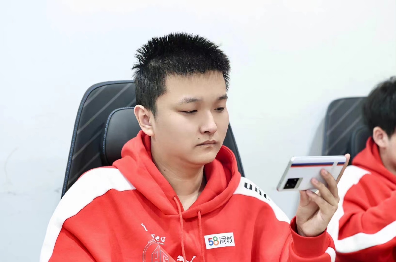 王者荣耀:猫神终于不孬了,撞车主播被狂喷,网友却力挺cat