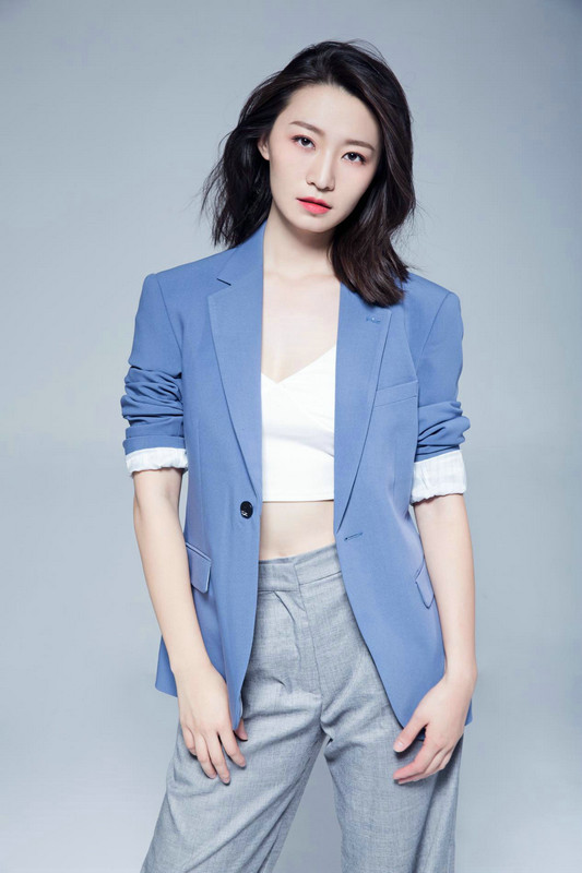 王婧蕊跨界导演首部作品《世界欠你的哥哥们》坦言会继续努力