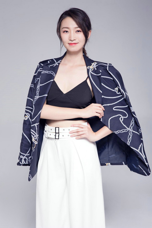 王婧蕊跨界导演首部作品《世界欠你的哥哥们》坦言会继续努力