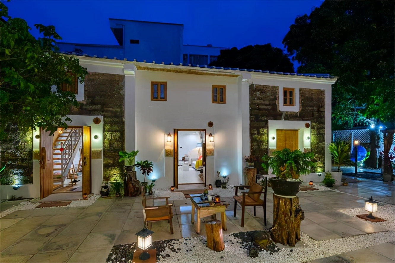 广西北海涠洲岛右岸旅居艺术民宿疯子的店观山看海撸猫品咖啡