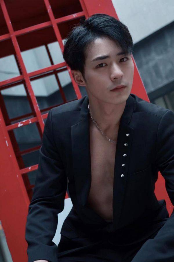 我在虐文撩男神收官主演肖慕尘未来可期