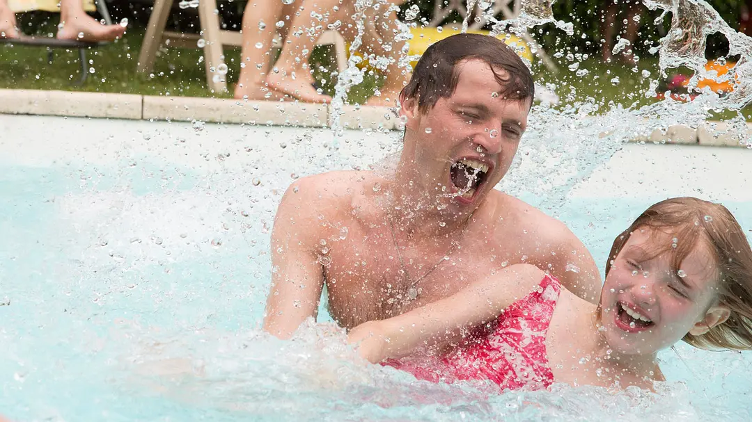 小心你身边貌似忠良的普通人！真实事件改编的电影，保护好孩子休闲区蓝鸢梦想 - Www.slyday.coM