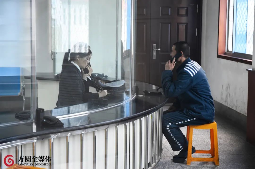 以上,是今年6月25日,重庆市渝都监狱教育改造中心发生的一幕.