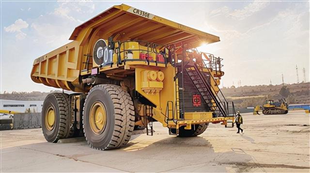 用车辆,具有燃油消耗低,可靠性高,高原适应性强等特点,额定载重300吨