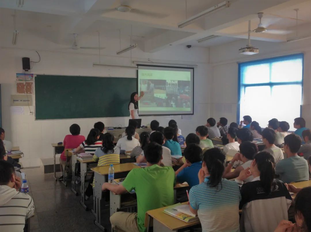 嘉祥一中,现机械与电子信息学院电子信息工程专业大四学生李业敏谈到