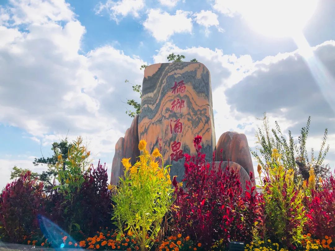 涌泉镇的地标都是"桔乡涌泉"