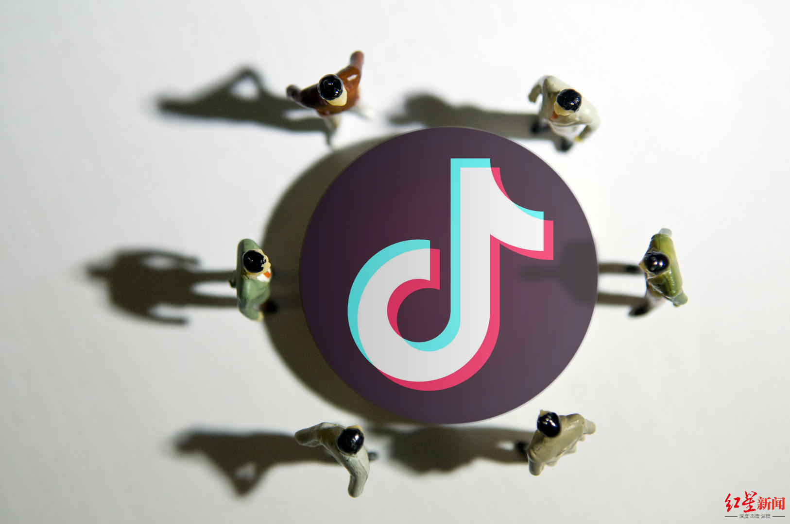 抖音称与腾讯商谈对等开放：腾讯创作服务平台申请接入抖音休闲区蓝鸢梦想 - Www.slyday.coM