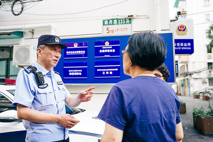 学习党的十九届六中全会精神，上海干部群众深受鼓舞休闲区蓝鸢梦想 - Www.slyday.coM