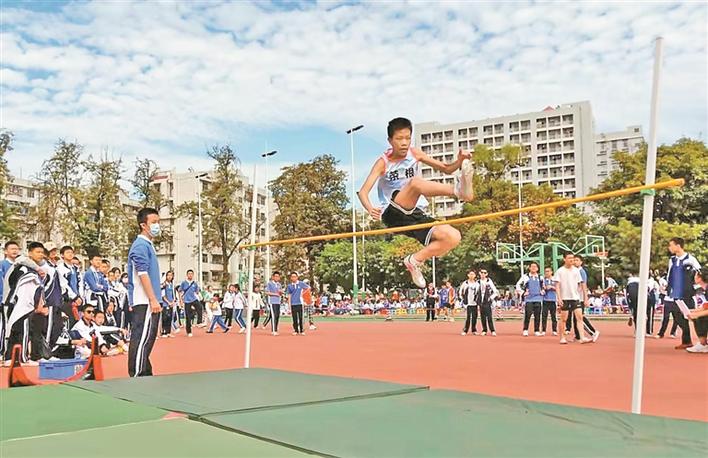 荣根学校第二十五届体育节开幕莘莘学子赛场上舞动青春旋律