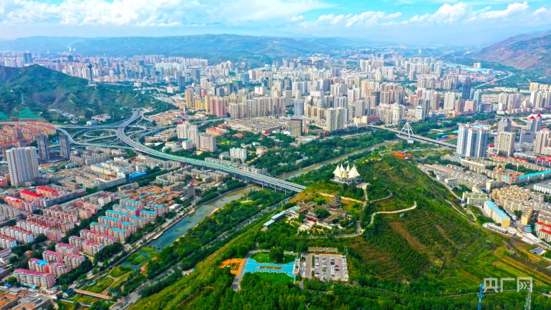 航拍西宁市区(央广网记者张海东摄)