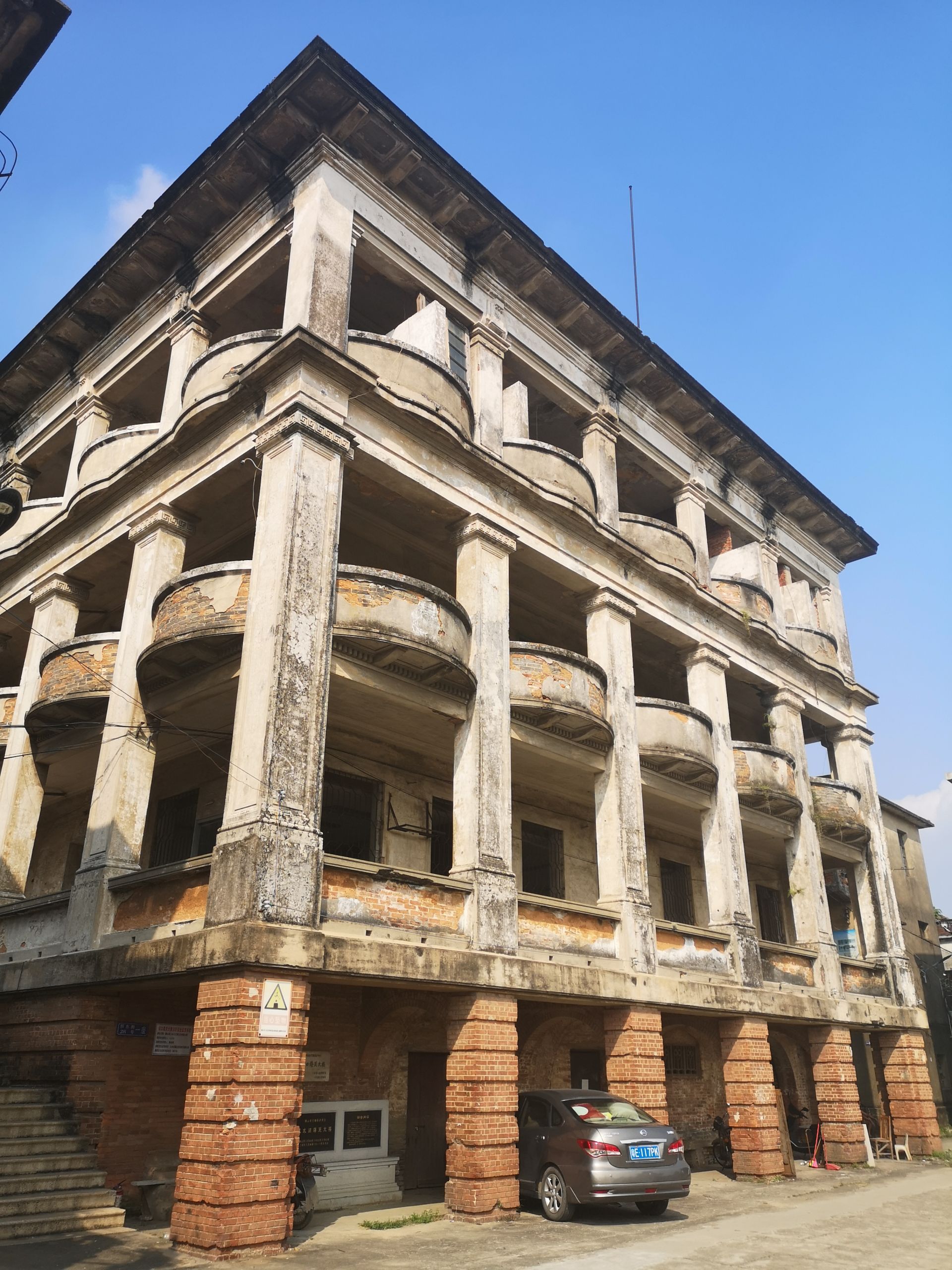 佛山三水老城:"鬼楼",桥形码头和广东最古老火车站|海关_新浪财经_新