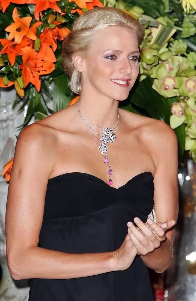 逃回娘家放飞自我的夏琳王妃终于回家了这一次她的发型又变了