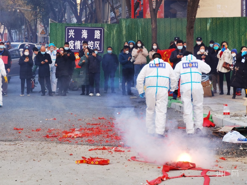 直击西宁市第一批封控区管控区解封现场|西宁市|疫情_新浪新闻