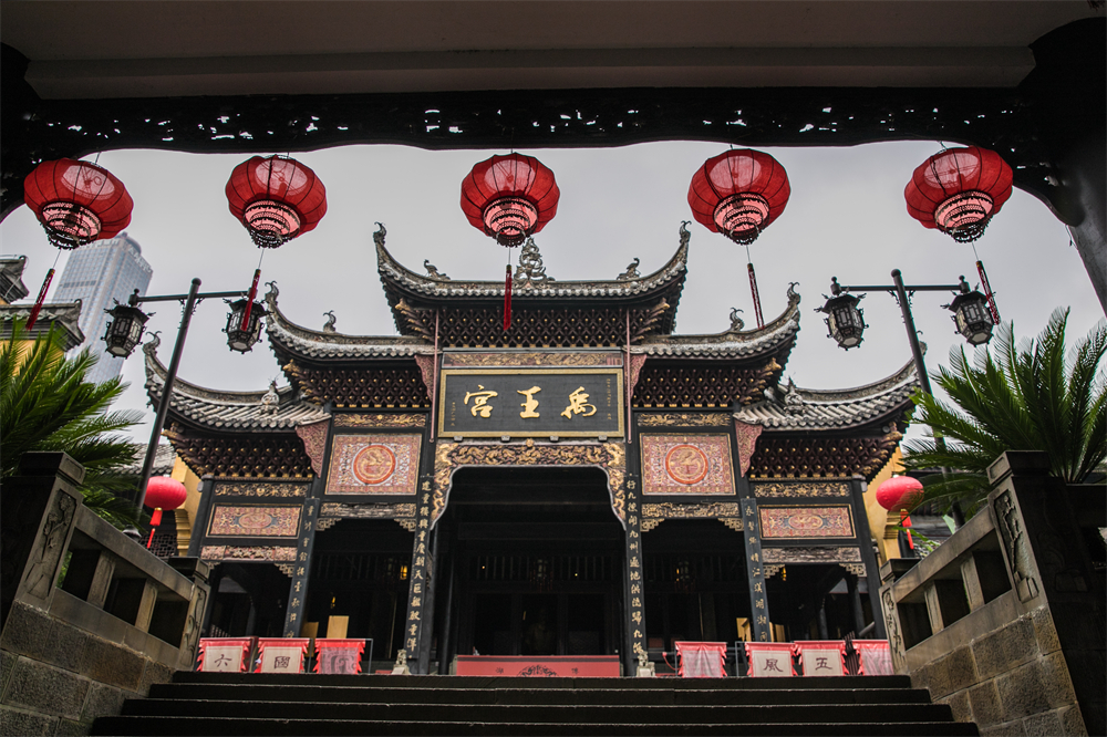 禹王宫大殿后面依山而上,便是齐安公所和广东公所.