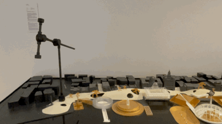 双摆结构的“新外滩穿梭机”运行中 澎湃新闻记者 朱喆 图