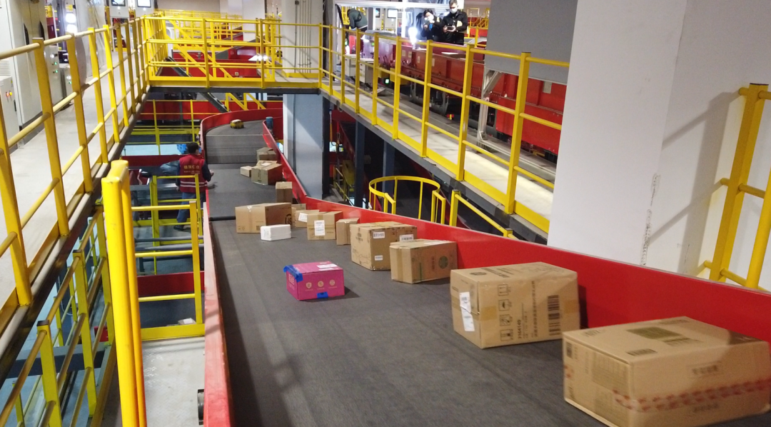 传送带上的快递