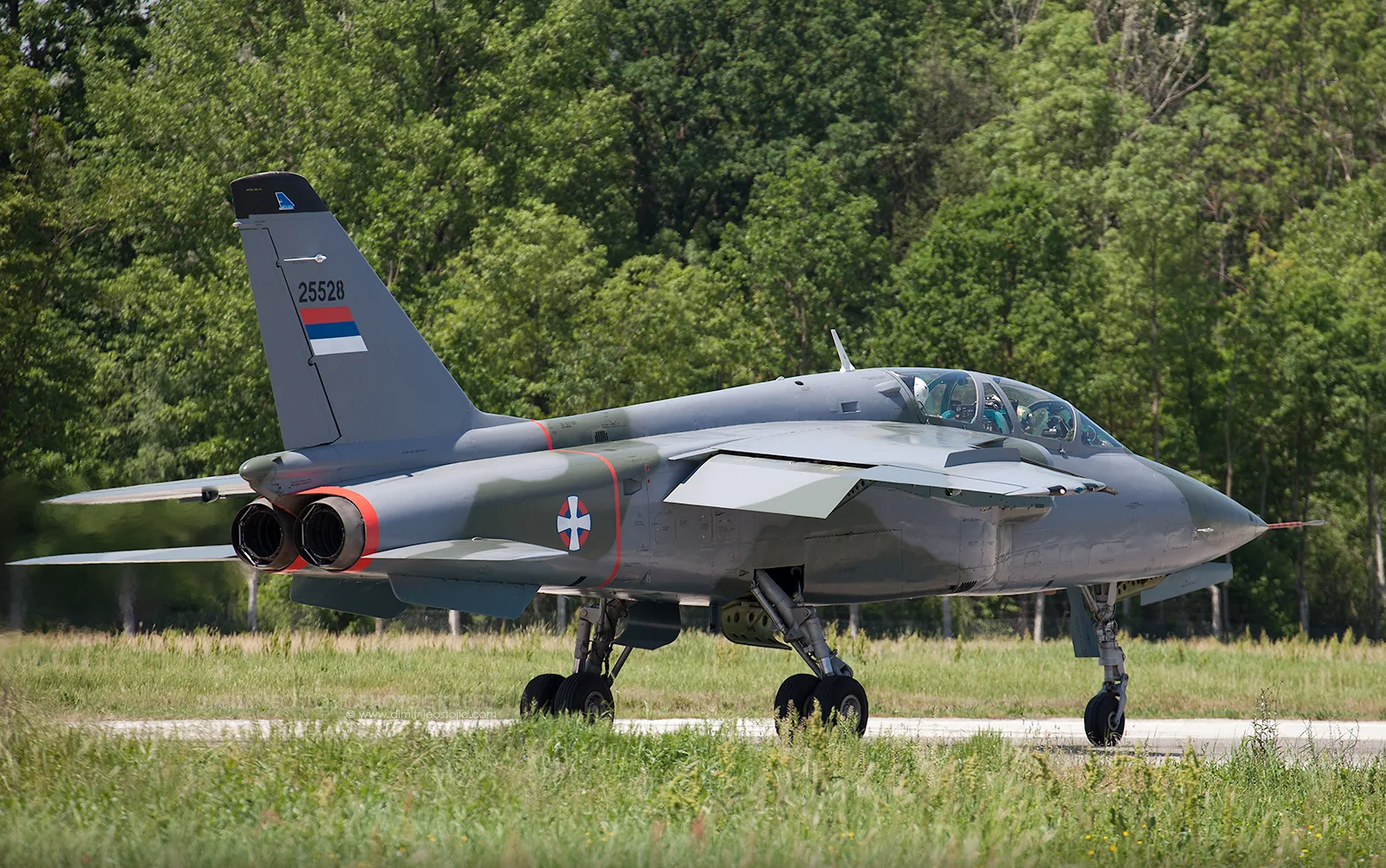 j-22攻击机,前南斯拉夫国产武器的代表作,至今仍在服役当中!