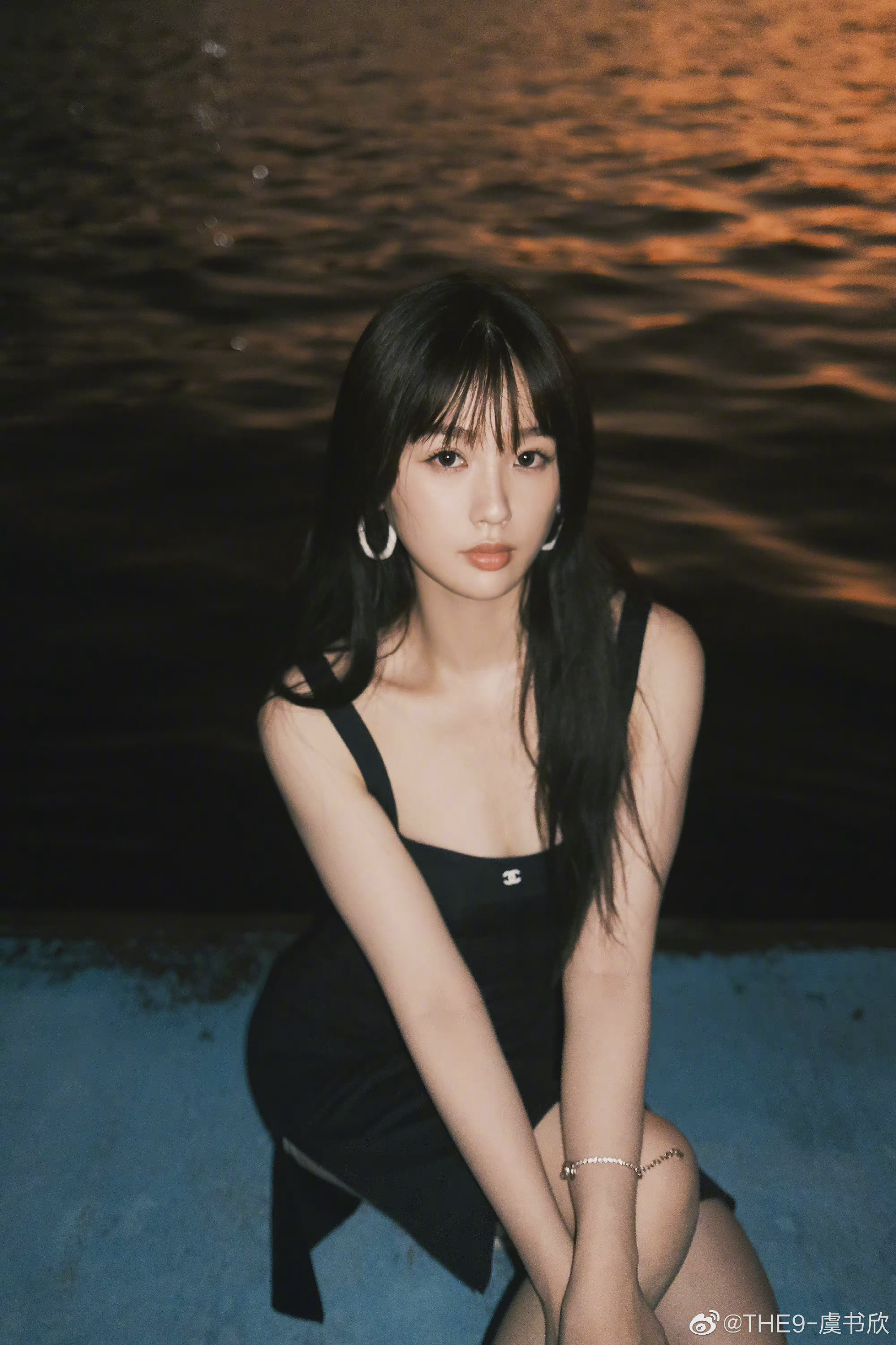 虞书欣海边胶片风写真 双马尾元气少女,又纯又欲,太可爱啦!