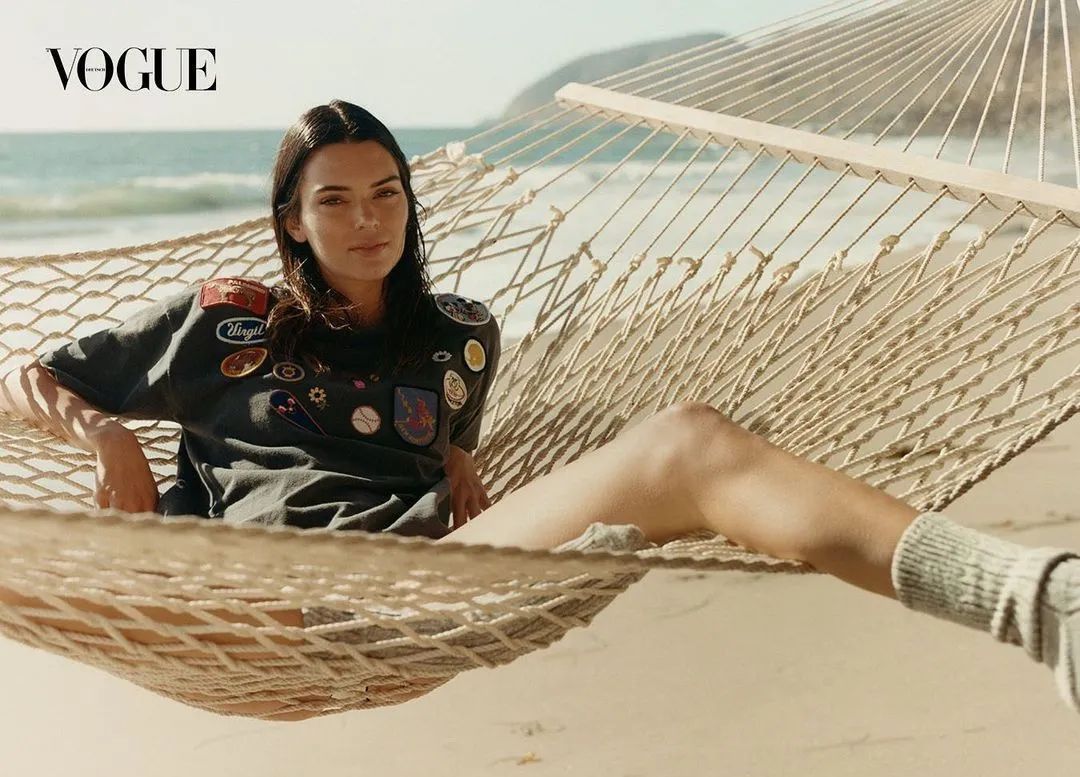 肯达尔·詹娜登上德国版《VOGUE》杂志十二月刊封面休闲区蓝鸢梦想 - Www.slyday.coM 肯达尔·詹娜登上德国版《VOGUE》杂志十二月刊封面休闲区蓝鸢梦想 - Www.slyday.coM