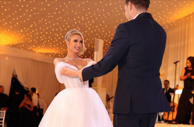 40岁希尔顿的世纪婚礼让人开眼界换了4套婚纱太奢华美如公主