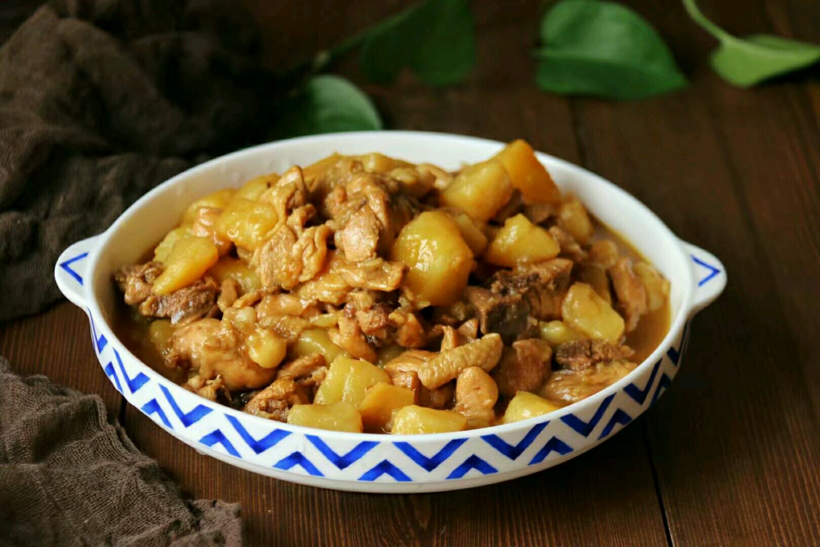 咖喱土豆炖鸡腿鸡腿鲜嫩土豆软糯美味超好吃