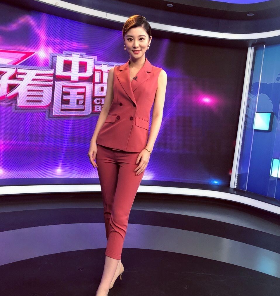 王牌性感女郎费费她的故事远比你想象的更精彩