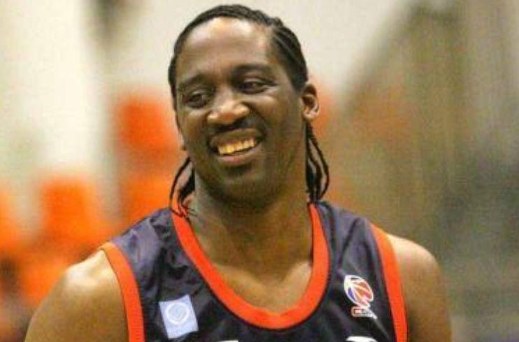 CBA历史第9人！上海官宣退役刘炜球衣，前8人仅1名外援休闲区蓝鸢梦想 - Www.slyday.coM