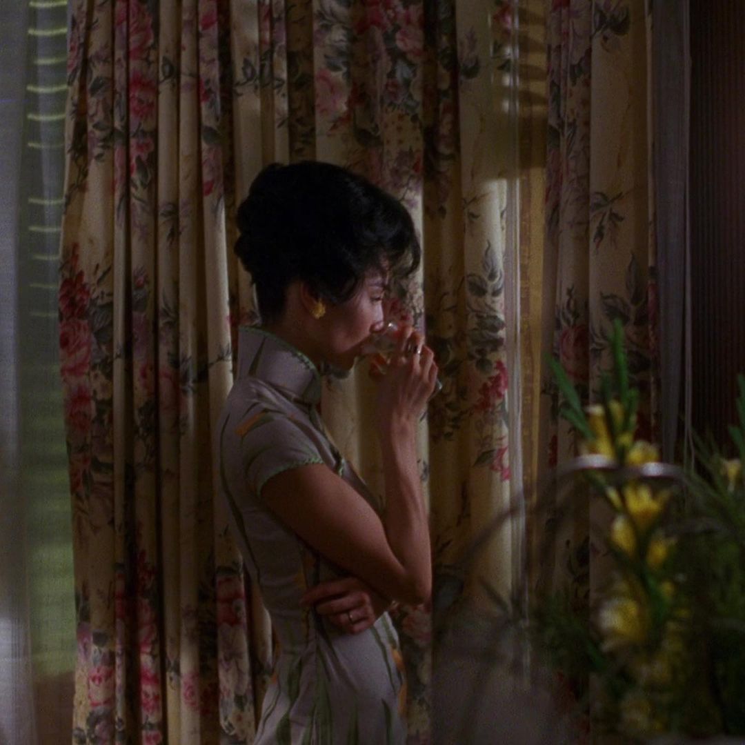 花样年华里张曼玉身着旗袍尽显东方美