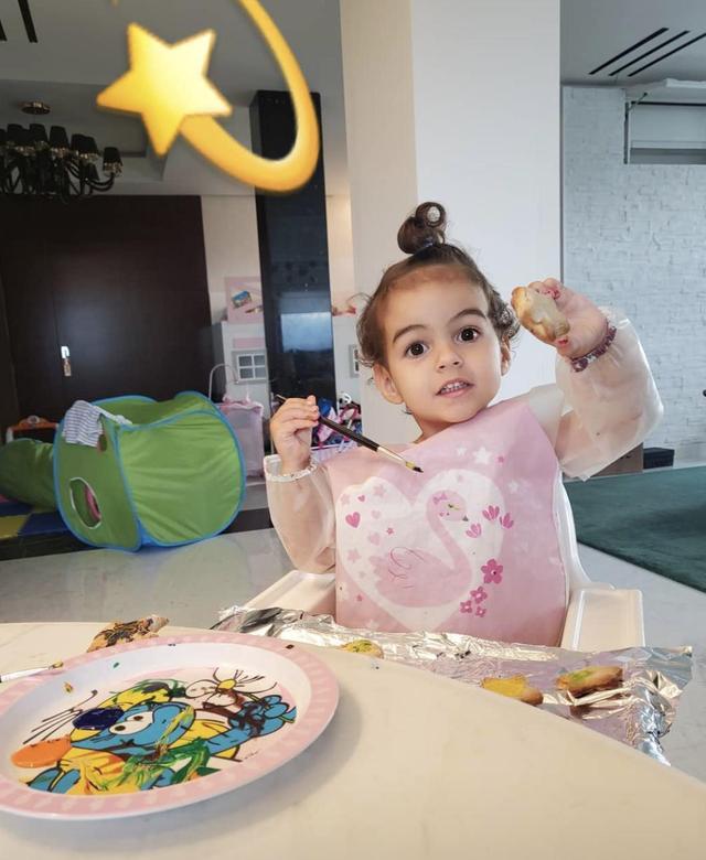 C罗为四女儿庆祝生日,贴上童年对比照,就像一个模子刻出来的休闲区蓝鸢梦想 - Www.slyday.coM C罗为四女儿庆祝生日,贴上童年对比照,就像一个模子刻出来的休闲区蓝鸢梦想 - Www.slyday.coM